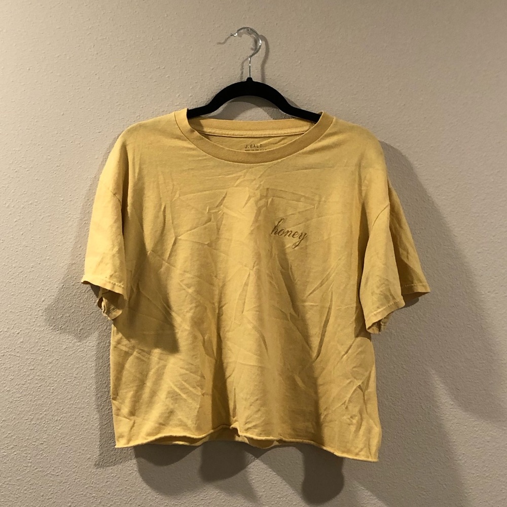 BRANDY MELVILLE HONEY TEE🍯